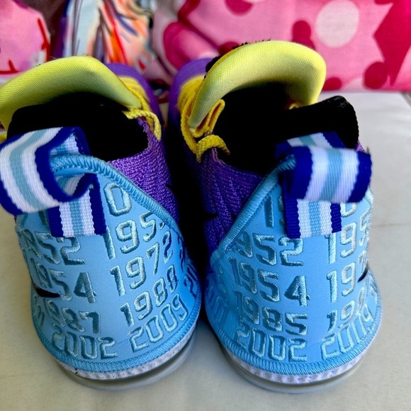 New LeBron James 16 Lakers Heritage Size 11​